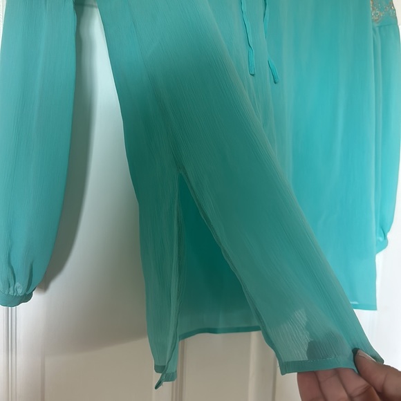 Accessorize Top - Picture 5 of 5